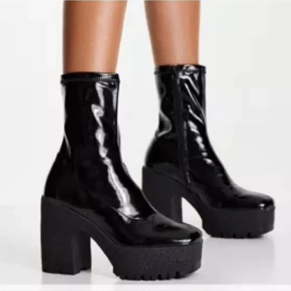 BRAND NEW LAMODA WOMEN'S OUTLAST PATENT BLOCK HEEL ANKLE BOOTS